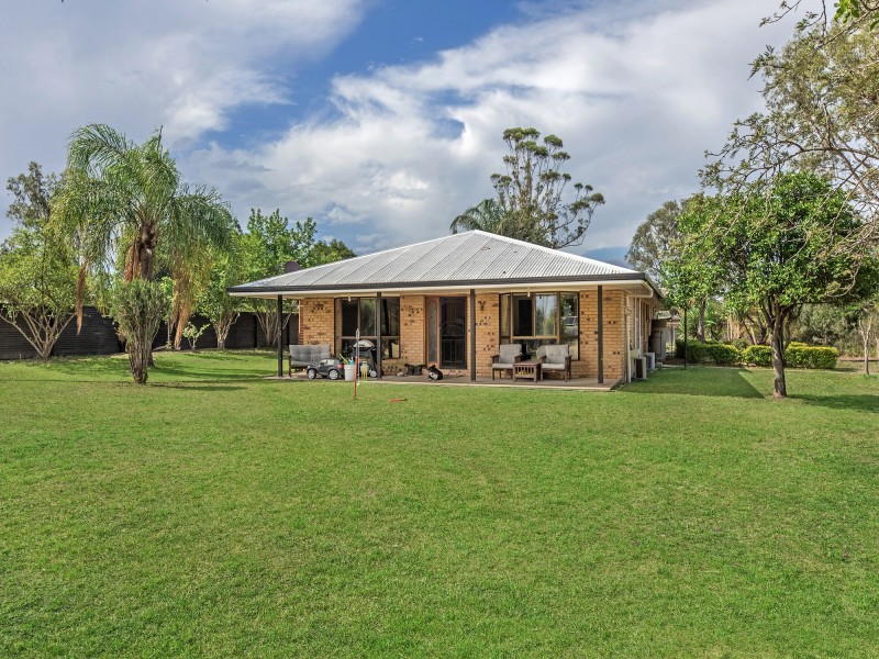 97 Theuerkaufs Rd, Fairney View QLD 4306