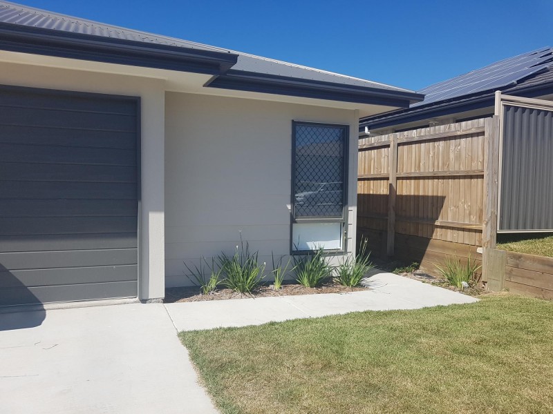 2/2 Rosella Way, Deebing Heights QLD 4306