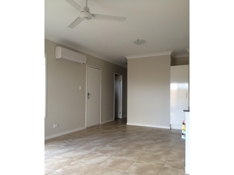 2/2 Rosella Way, Deebing Heights QLD 4306