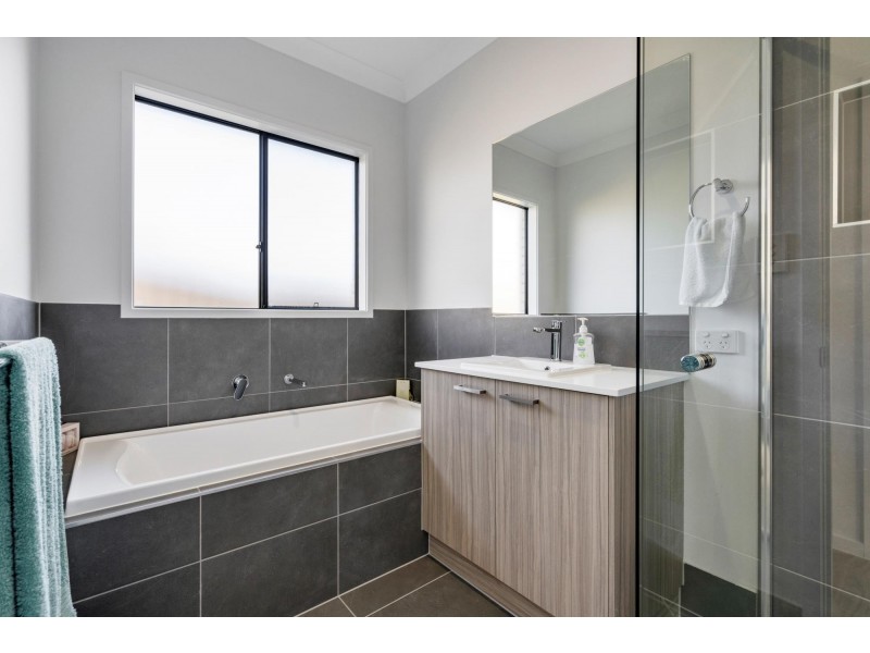 36 Vassallo Drive, Rosewood QLD 4340