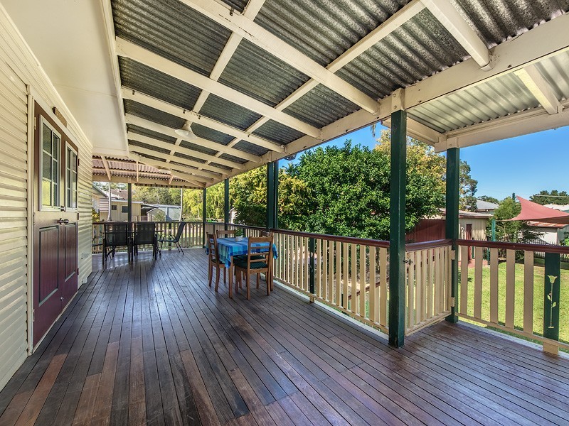 1 Taylor Street, Eastern Heights QLD 4305