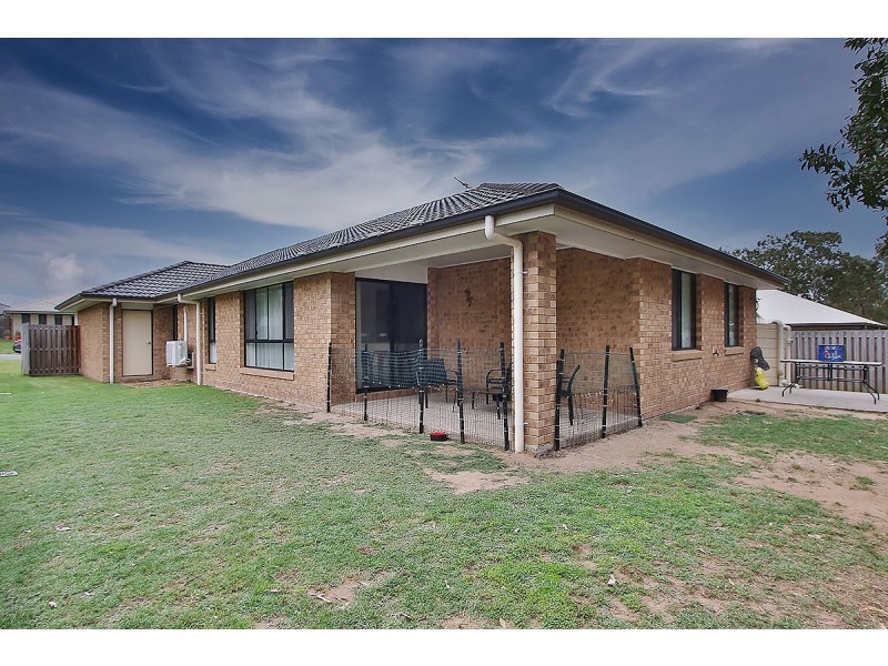 10 Parkwood St, Fernvale QLD 4306