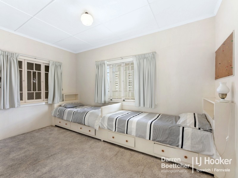 211 Blackstone Road, Silkstone QLD 4304