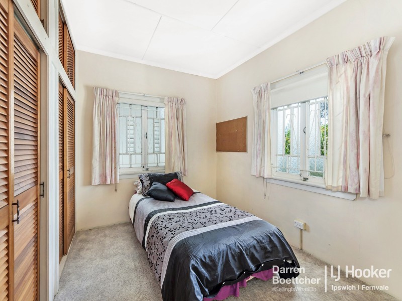 211 Blackstone Road, Silkstone QLD 4304