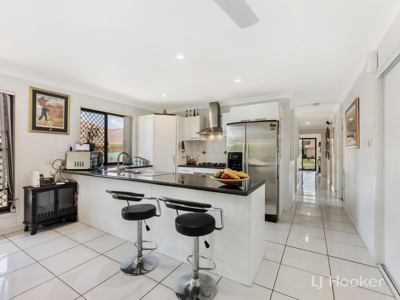 8 Harrier Place, Lowood QLD 4311