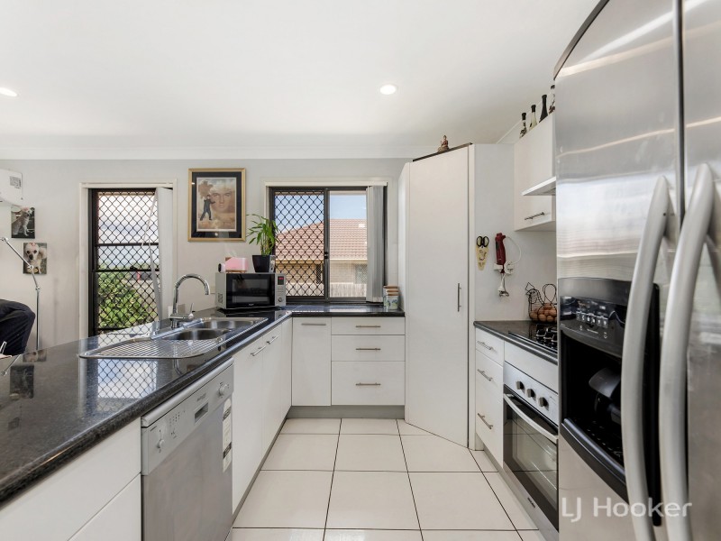 8 Harrier Place, Lowood QLD 4311