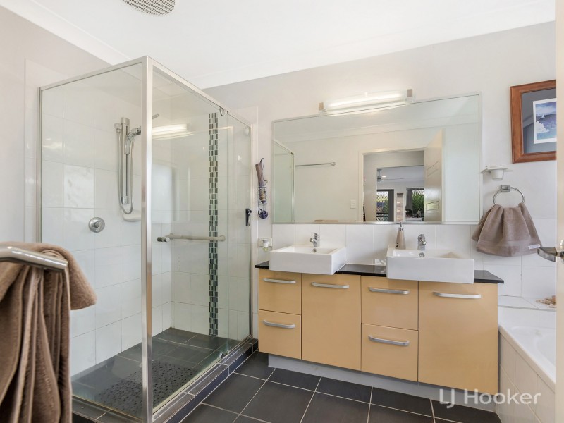 8 Harrier Place, Lowood QLD 4311