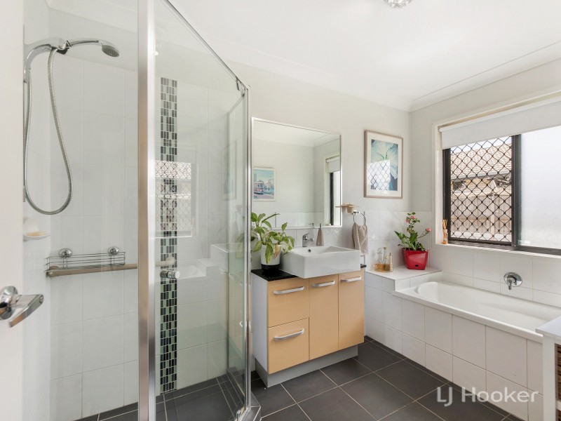 8 Harrier Place, Lowood QLD 4311