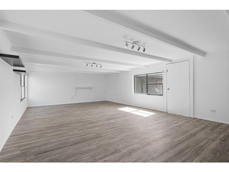 6 STOCKS LANE, Walloon QLD 4306