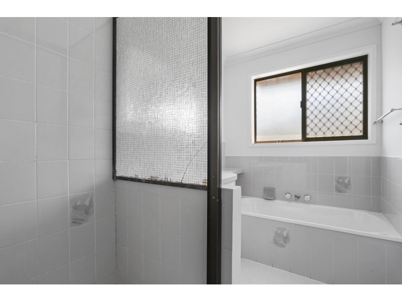 6 STOCKS LANE, Walloon QLD 4306