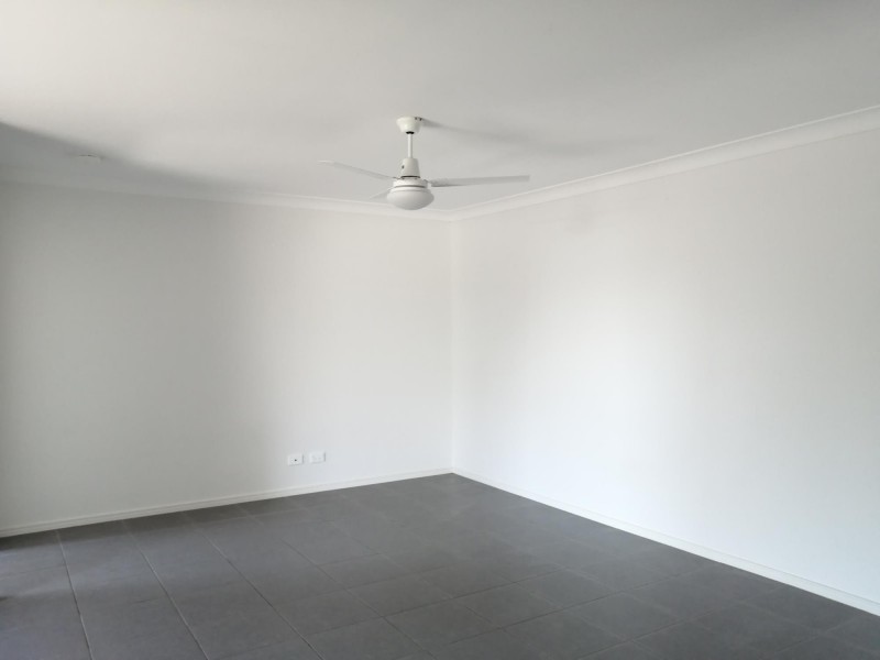 1/3 Robert Place, Yamanto QLD 4305