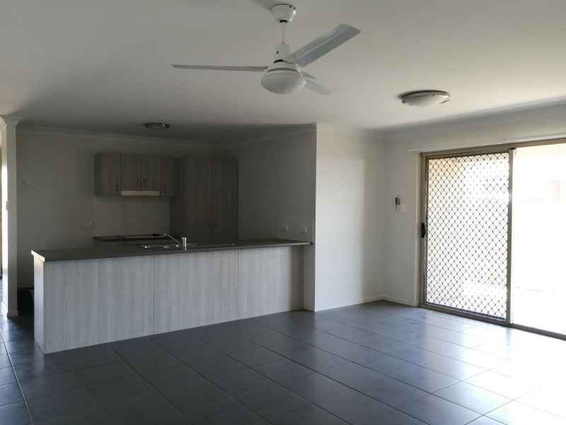 1/3 Robert Place, Yamanto QLD 4305
