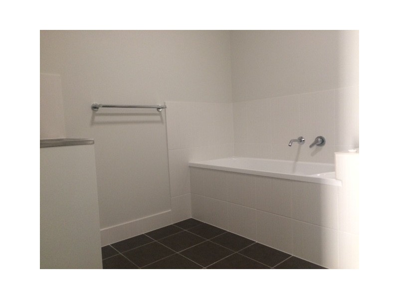 1/3 Robert Place, Yamanto QLD 4305