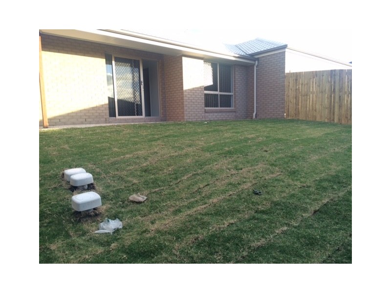 1/3 Robert Place, Yamanto QLD 4305