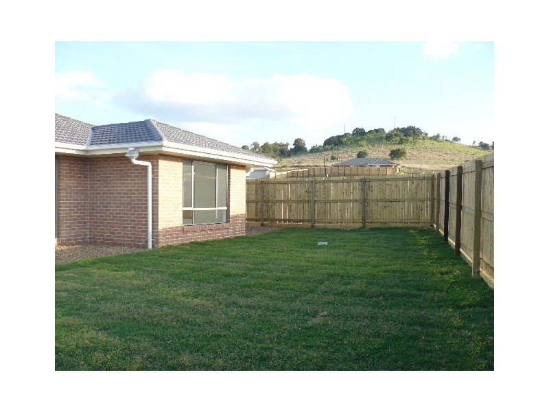 36 Peregrine Street, Lowood QLD 4311