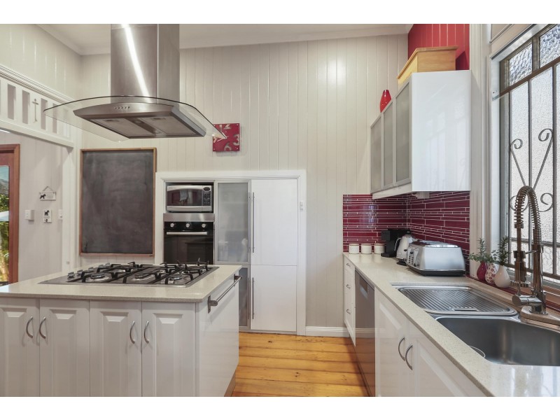 3 BRISBANE ROAD, Newtown QLD 4305