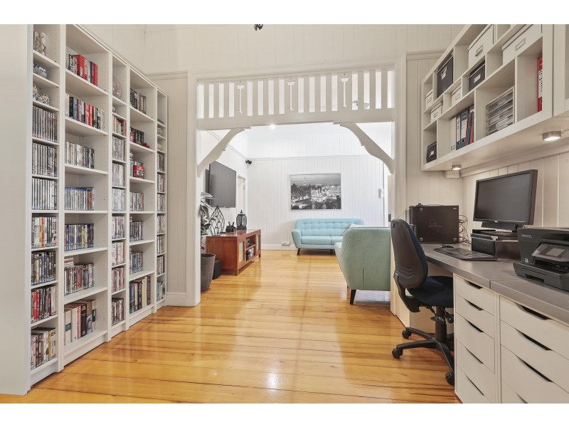 3 BRISBANE ROAD, Newtown QLD 4305