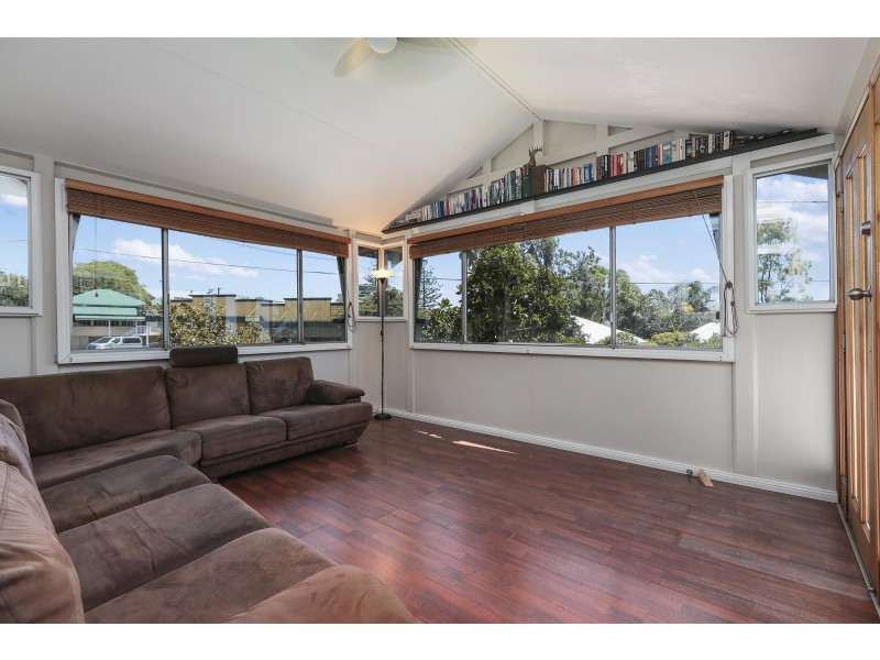 3 BRISBANE ROAD, Newtown QLD 4305