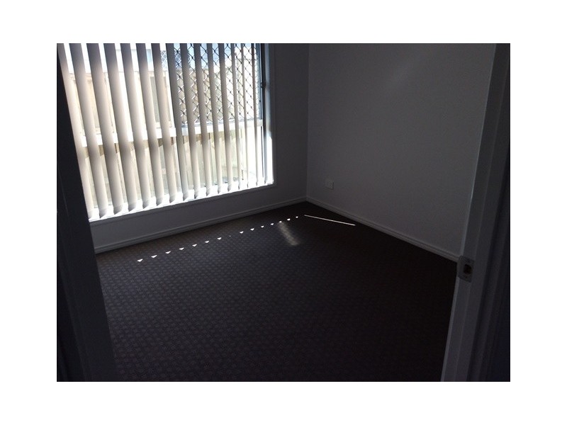 2/19 Essington Mews, Leichhardt QLD 4305