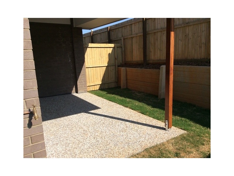 2/19 Essington Mews, Leichhardt QLD 4305