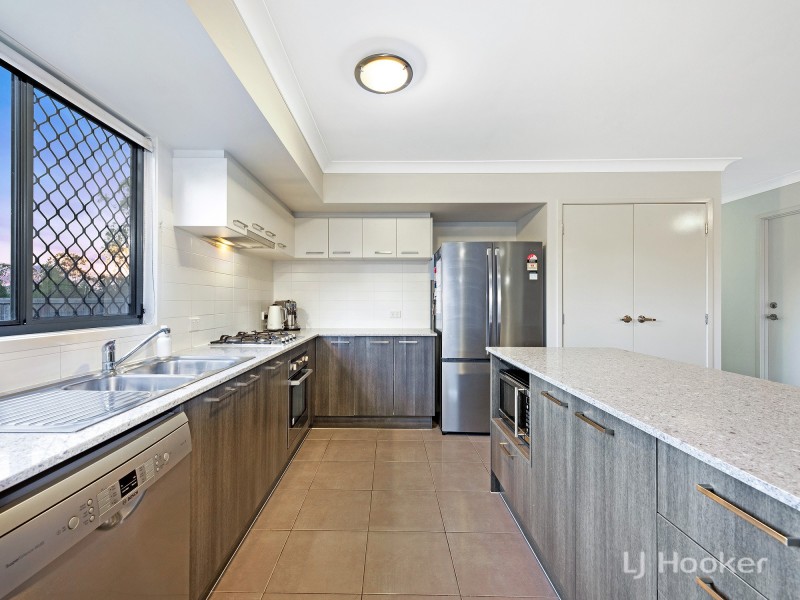 8 Bottlebrush Drive, Deebing Heights QLD 4306