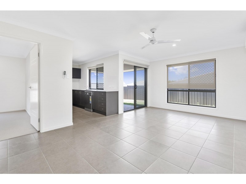 1/17 Gooloowan Circuit, Brassall QLD 4305