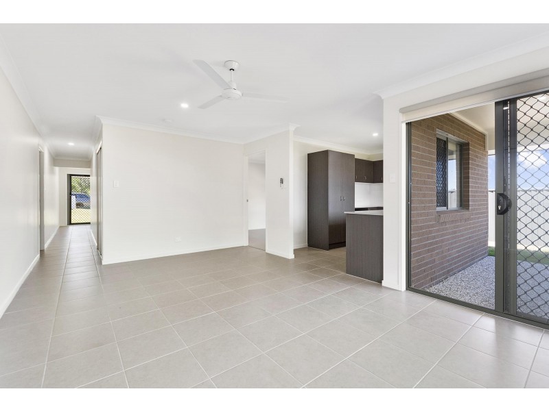 1/17 Gooloowan Circuit, Brassall QLD 4305