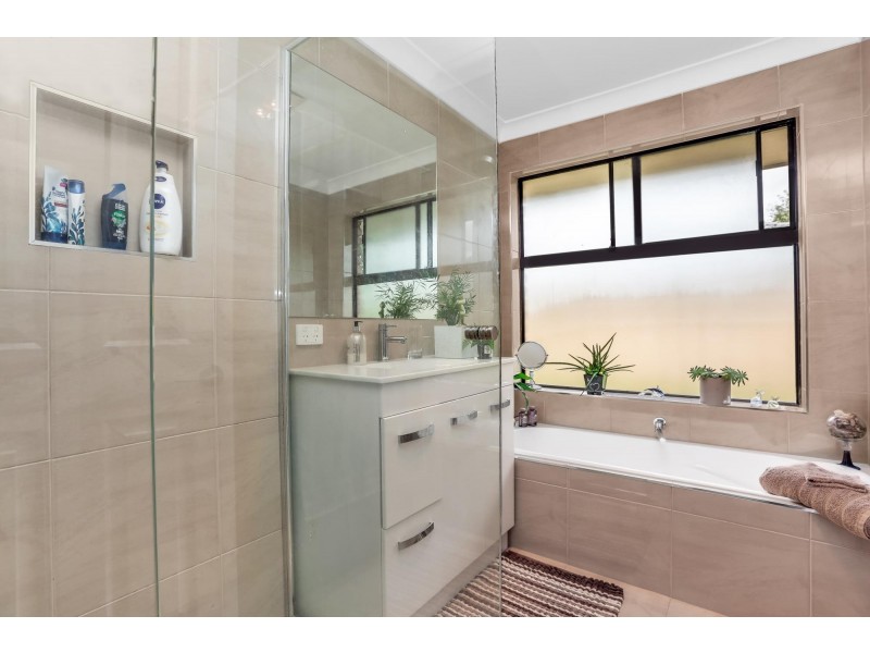 12 Hylacola Drive, Albany Creek QLD 4035