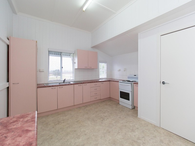 114 Clarendon Station Road, Clarendon QLD 4311