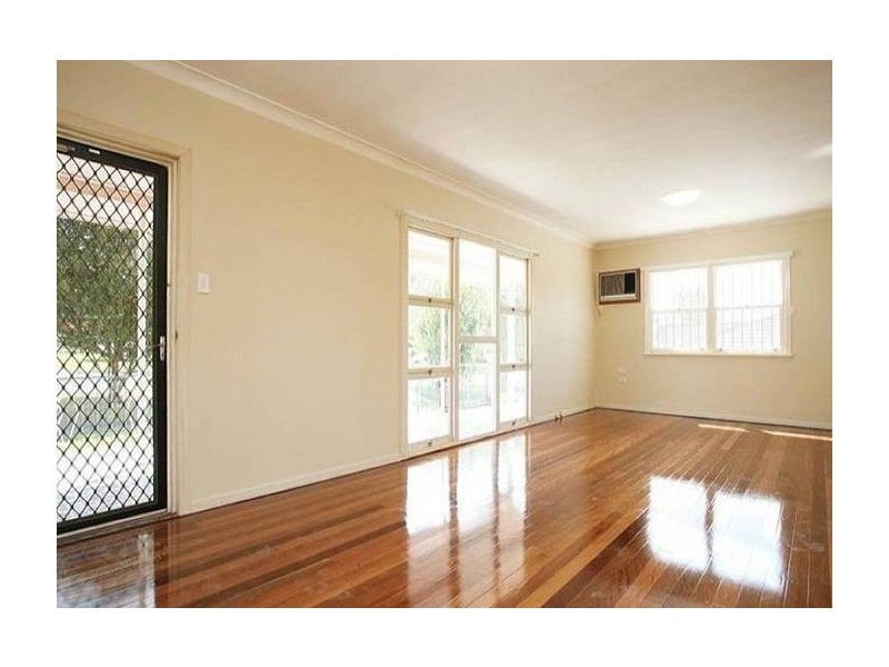 18 TREGAIR STREET, Newtown QLD 4305