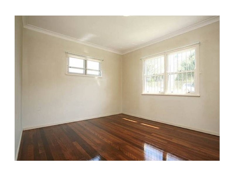 18 TREGAIR STREET, Newtown QLD 4305