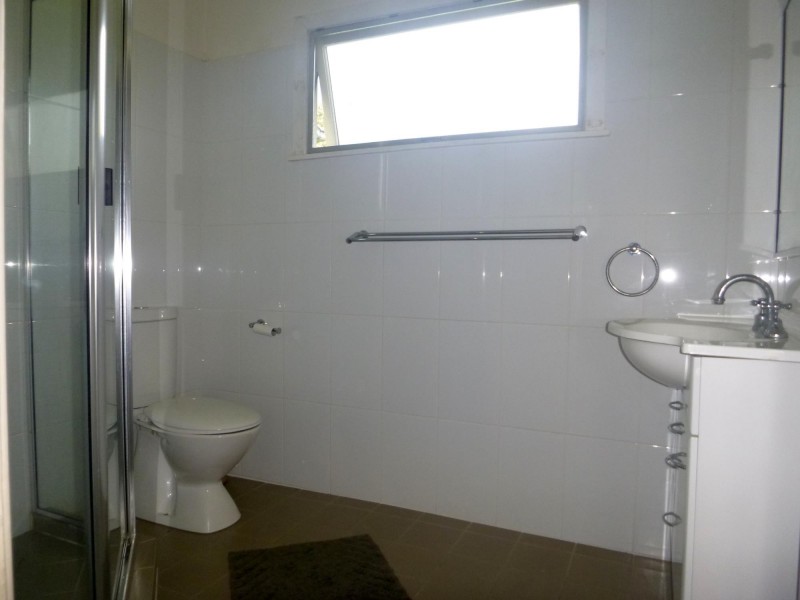 18 TREGAIR STREET, Newtown QLD 4305