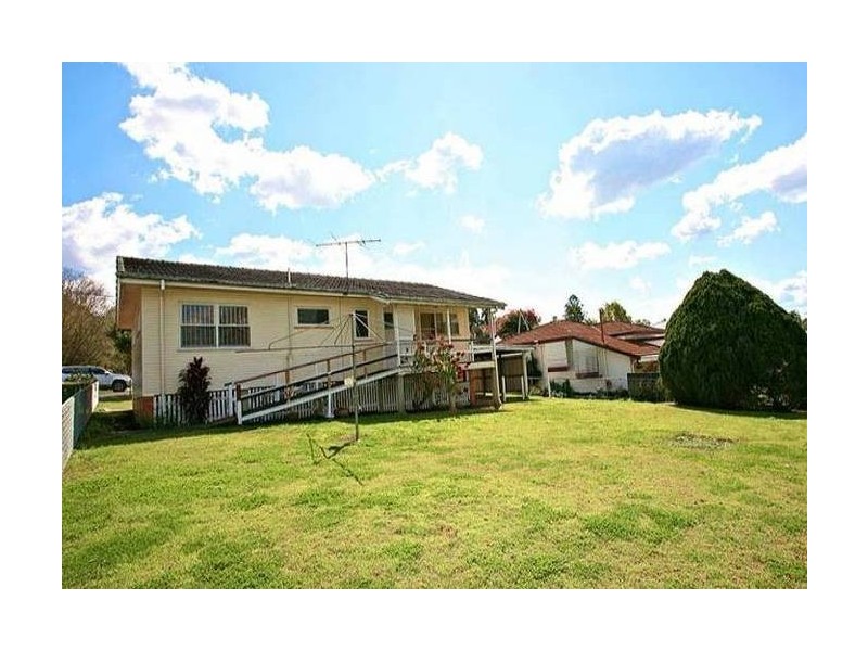 18 TREGAIR STREET, Newtown QLD 4305
