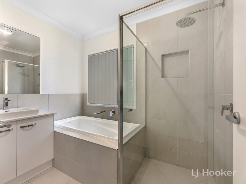 8 Mary Crescent, Rosewood QLD 4340