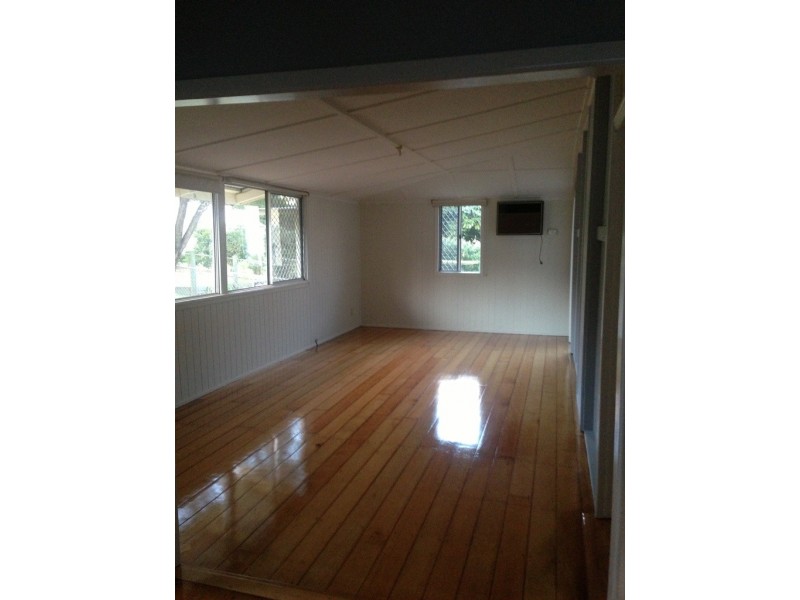 31 Moffatt Street, Ipswich QLD 4305