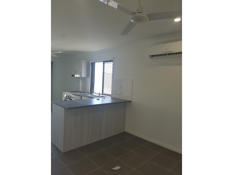 2/110 Sarah Drive, Yamanto QLD 4305