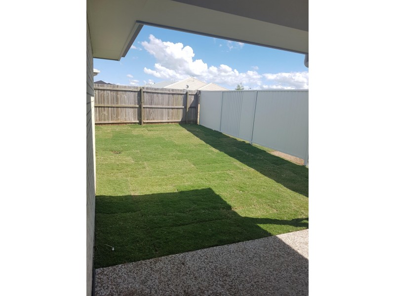 2/110 Sarah Drive, Yamanto QLD 4305