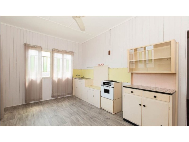 35 Blackstone Road, Eastern Heights QLD 4305