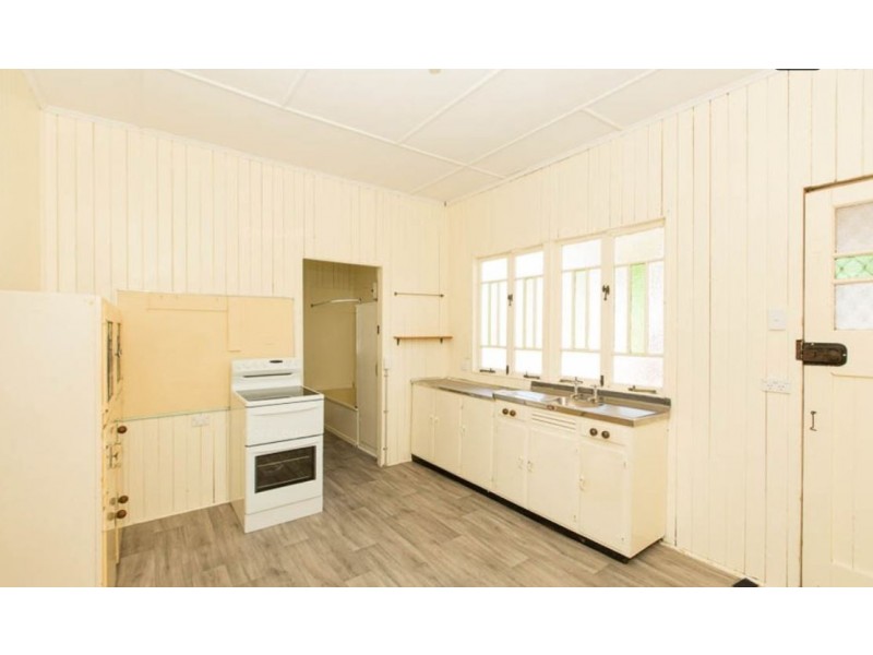 35 Blackstone Road, Eastern Heights QLD 4305