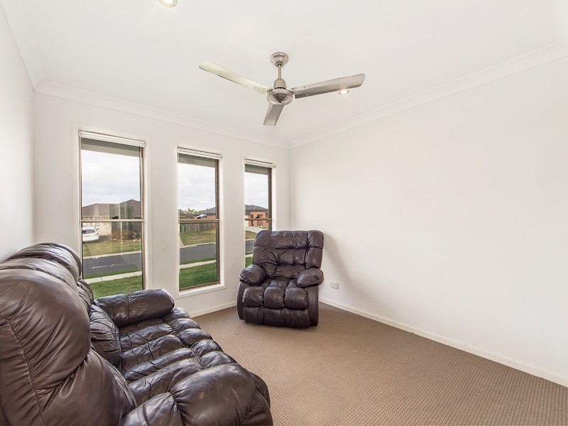 24 Peregrine Dr, Lowood QLD 4311