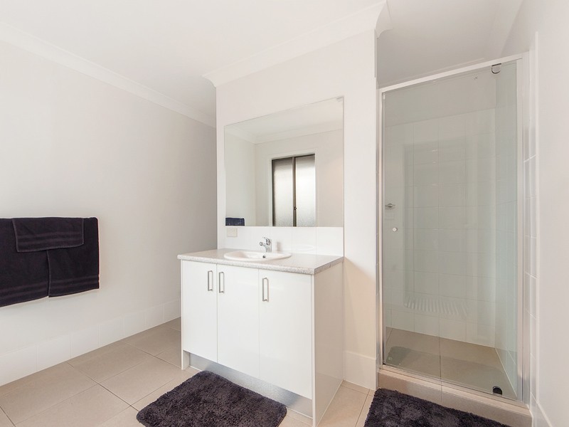 24 Peregrine Dr, Lowood QLD 4311