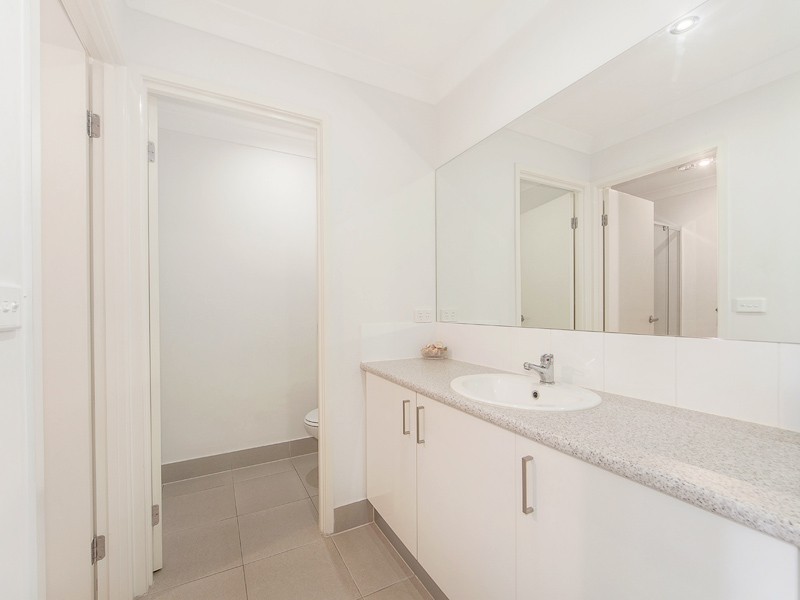 24 Peregrine Dr, Lowood QLD 4311