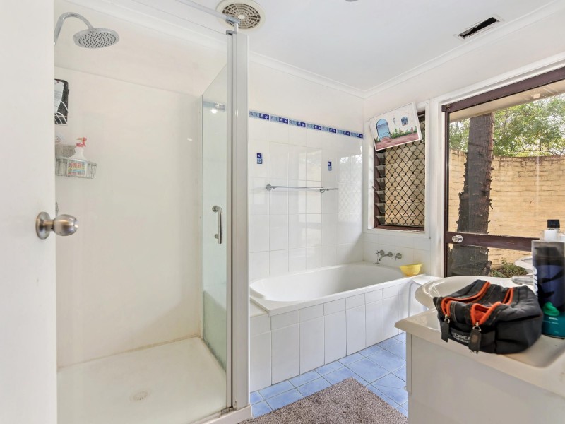 8 Bushlark Court, Bellbowrie QLD 4070