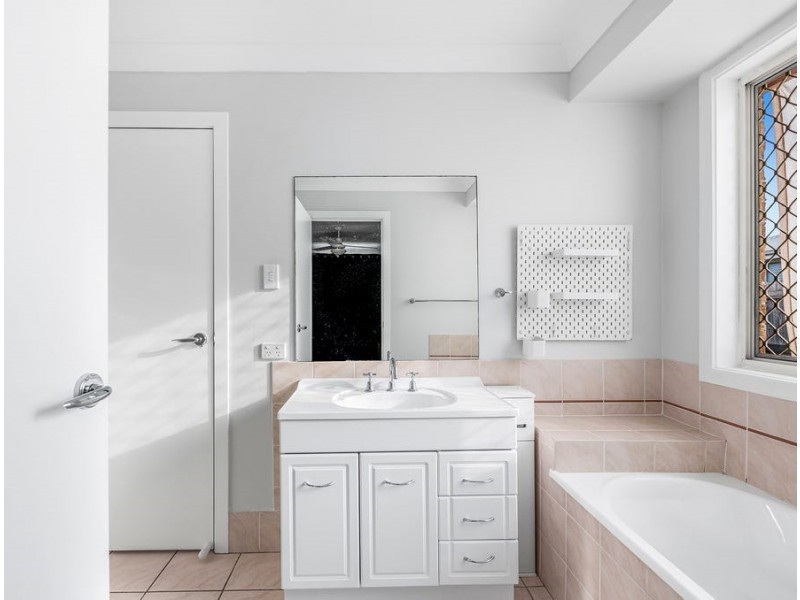 12 Collins Street, Collingwood Park QLD 4301