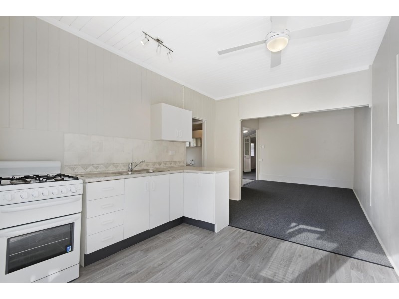 4 Flint Street, North Ipswich QLD 4305