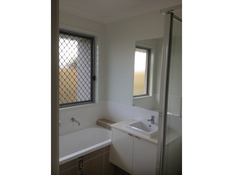 12 Pendragon Street, Raceview QLD 4305