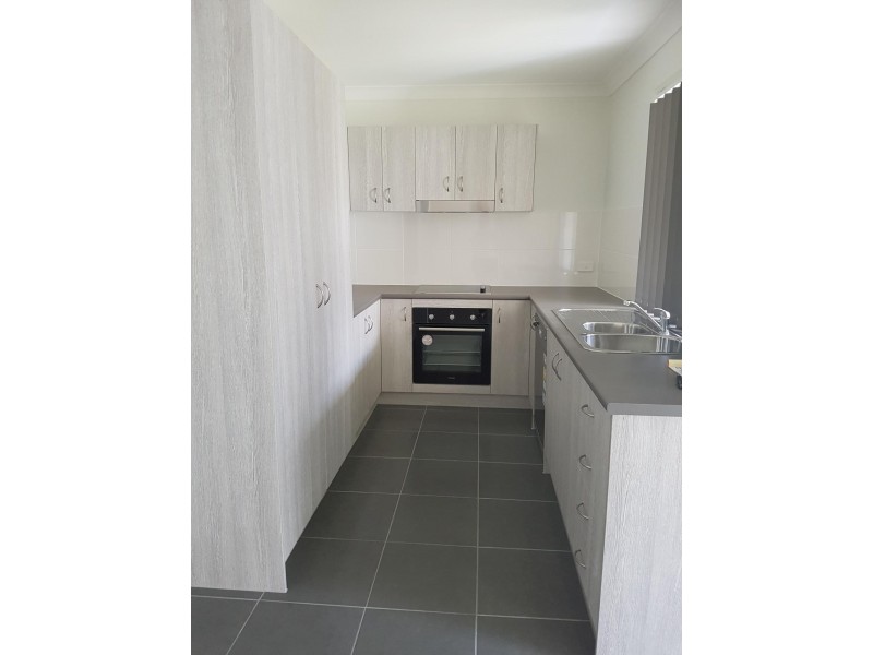 2 Sapphire Street, Brassall QLD 4305