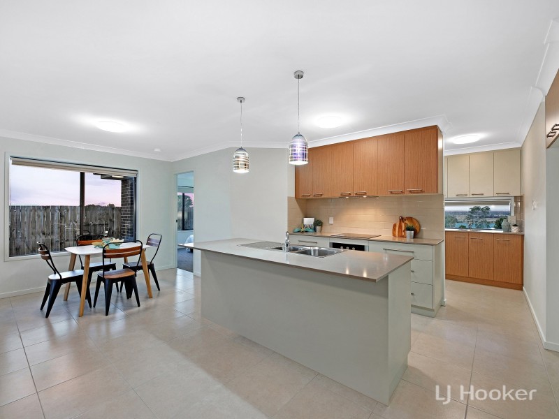 12 Vista Crescent, Rosewood QLD 4340