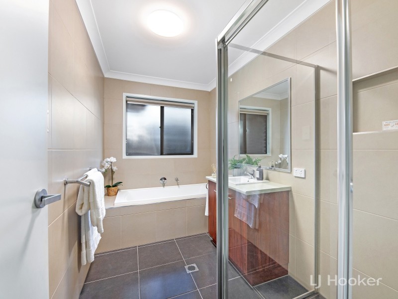 12 Vista Crescent, Rosewood QLD 4340