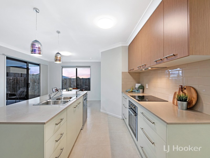 12 Vista Crescent, Rosewood QLD 4340